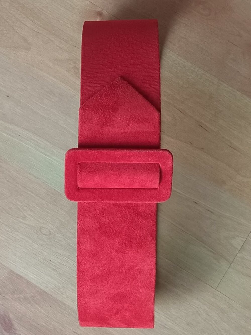 Red is IN - Extra Wide Belt - Picture 2 of 7